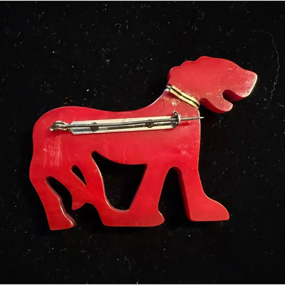 Vintage Red Carved Bakelite Foo Dog Pin Brooch 3